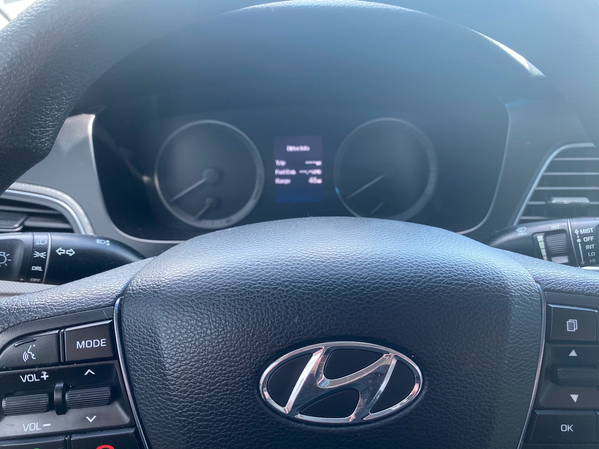 Used 2015 Hyundai Sonata SE FWD image 2