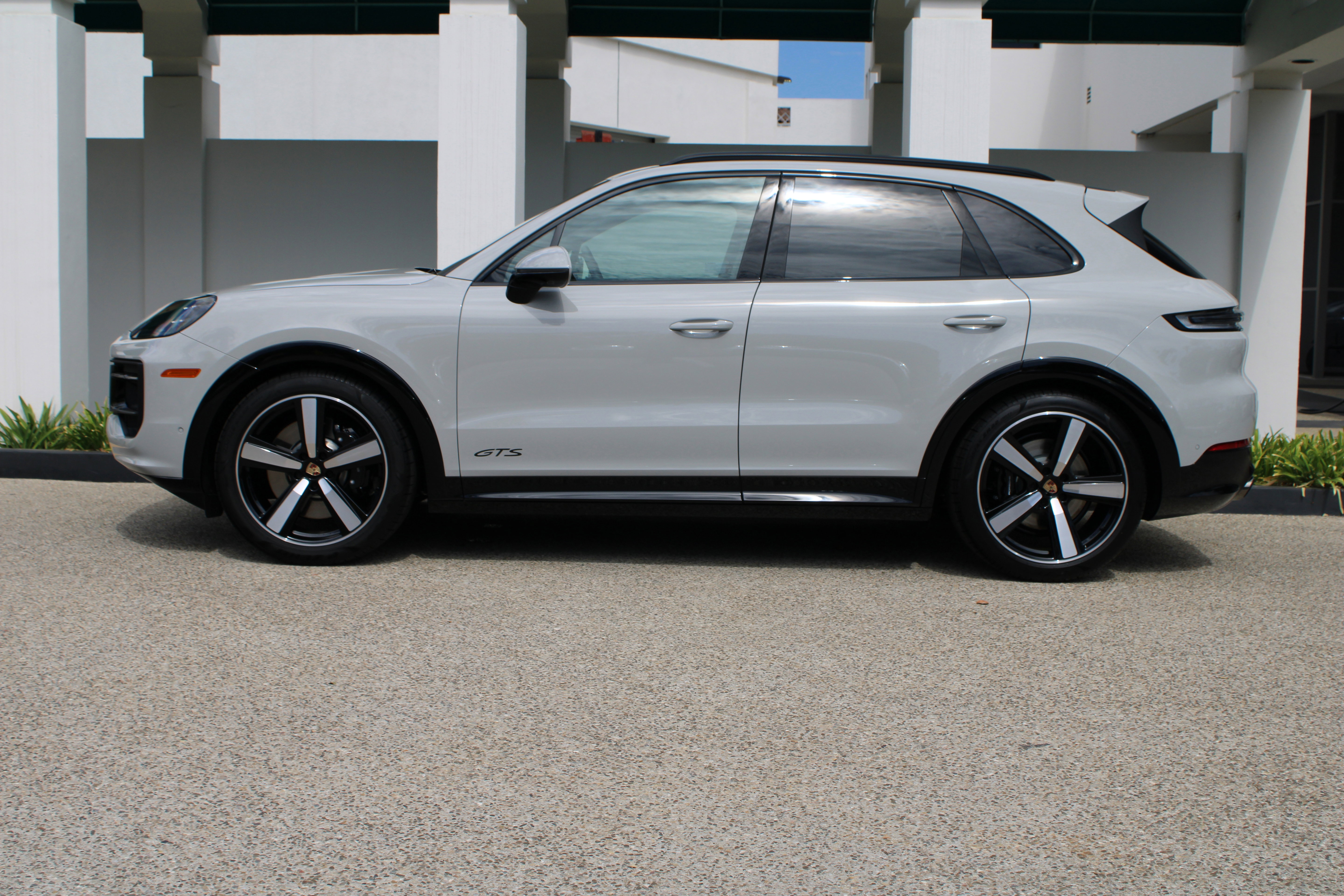 New 2026 Porsche Cayenne GTS image 2