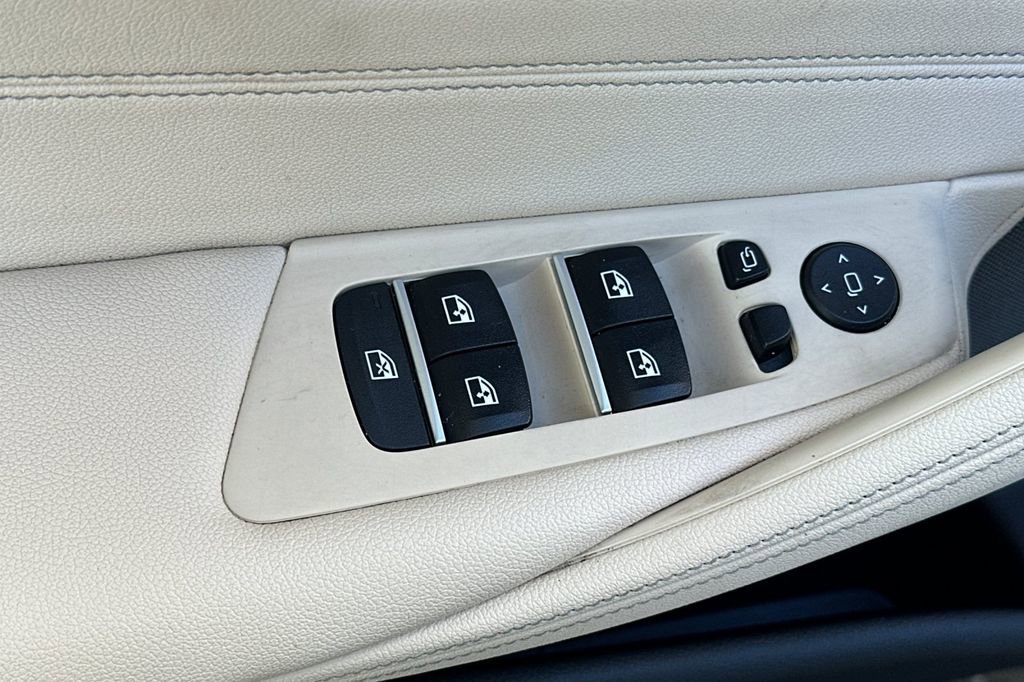 Used 2021 BMW 530i w/ Premium Package image 11