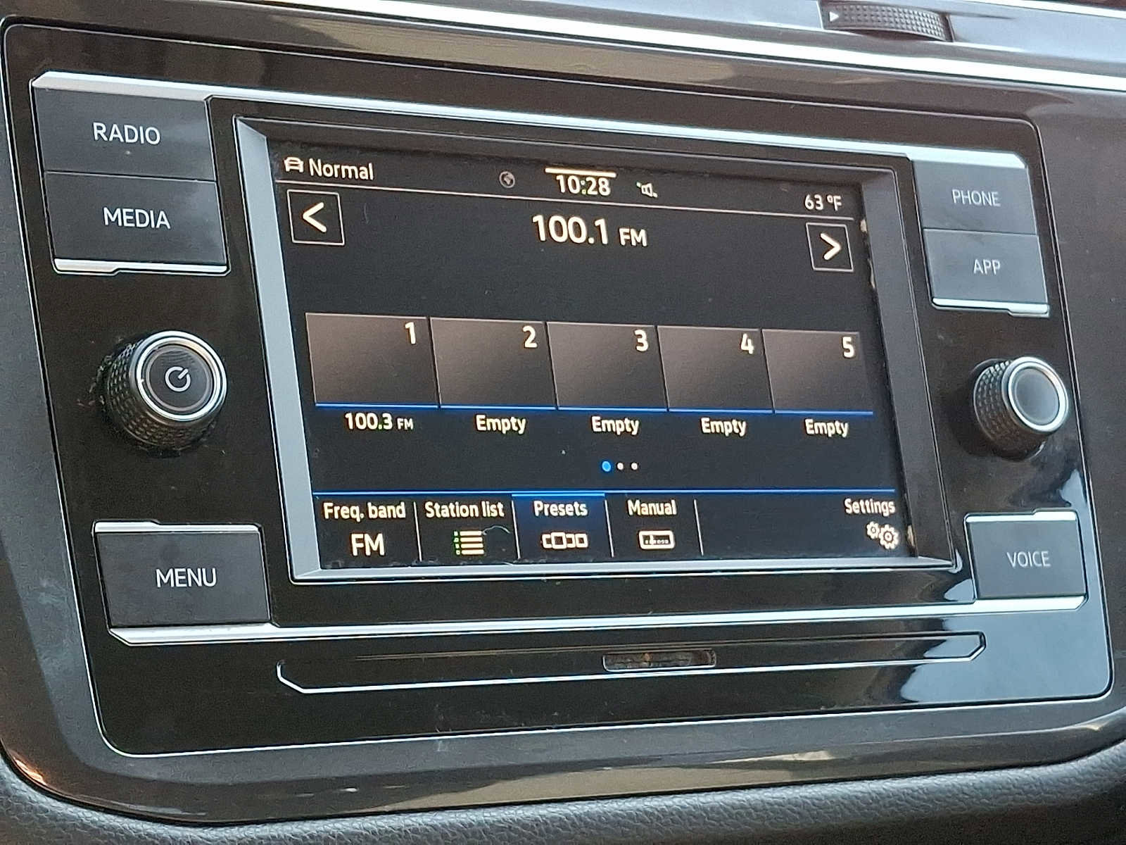 Used 2022 Volkswagen Tiguan S image 14