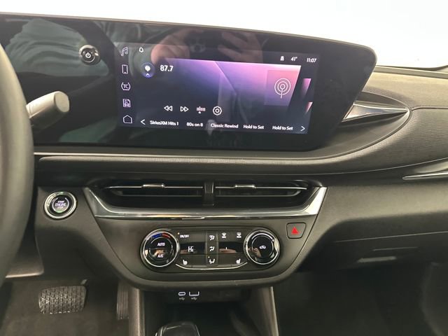 Used 2025 Buick Envista Preferred w/ Convenience I Package image 21