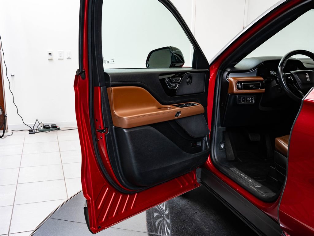 Used 2021 Lincoln Aviator Reserve image 28