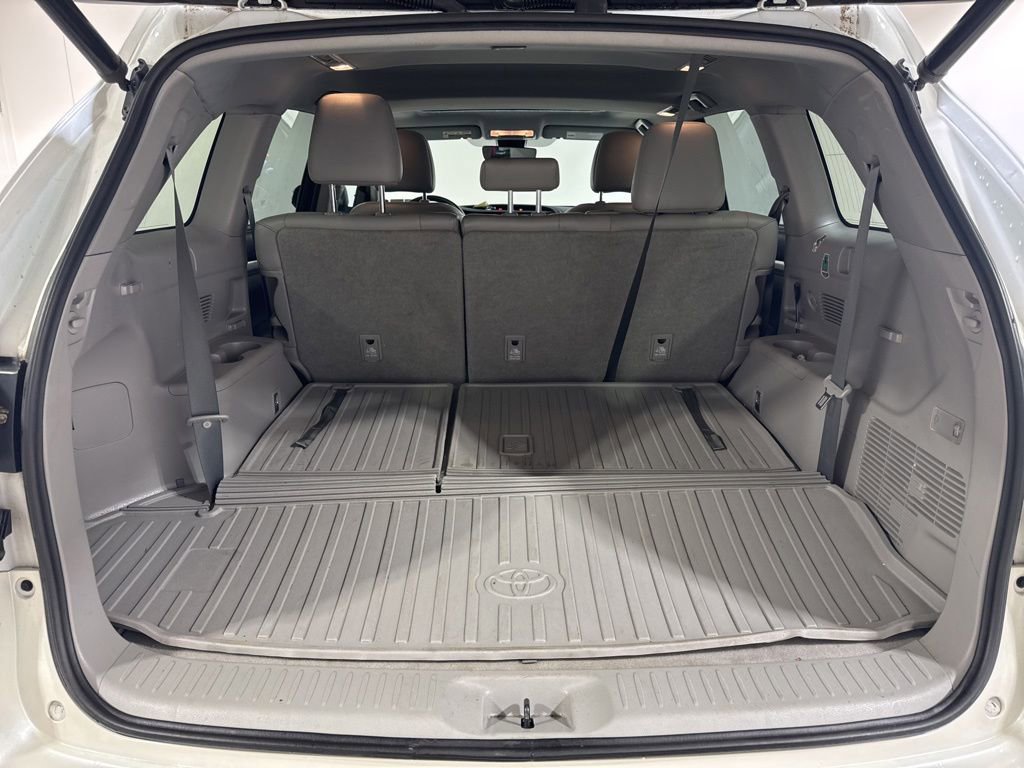 Used 2019 Toyota Highlander XLE AWD/4WD image 31