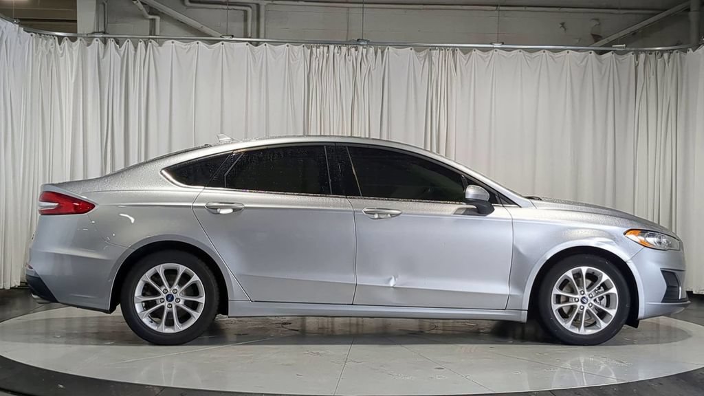 Used 2020 Ford Fusion SE FWD image 11