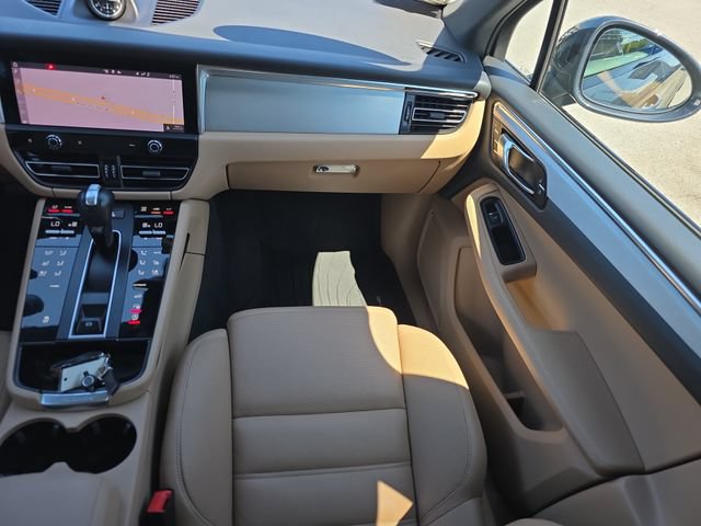 Used 2023 Porsche Macan Turbo AWD/4WD image 16