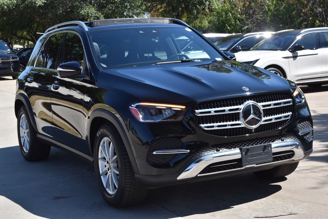 Used 2025 Mercedes-Benz GLE 350 4MATIC w/ Driver Assistance Package image 4