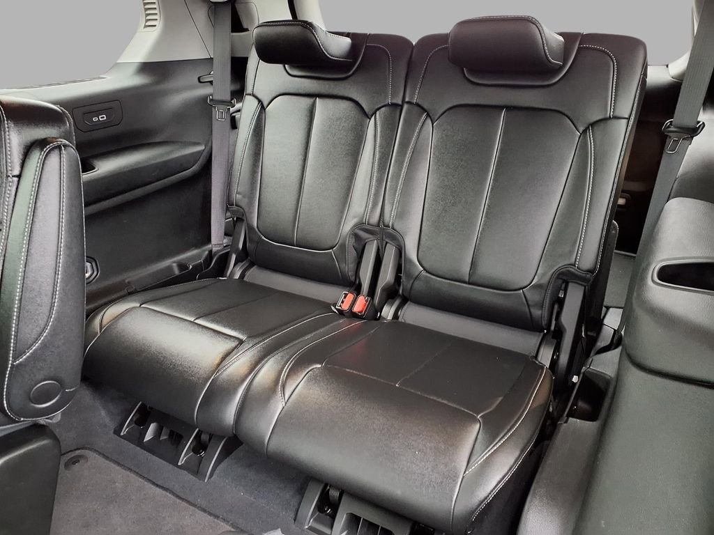 Used 2023 Jeep Grand Cherokee L Limited w/ Black Appearance Package image 25