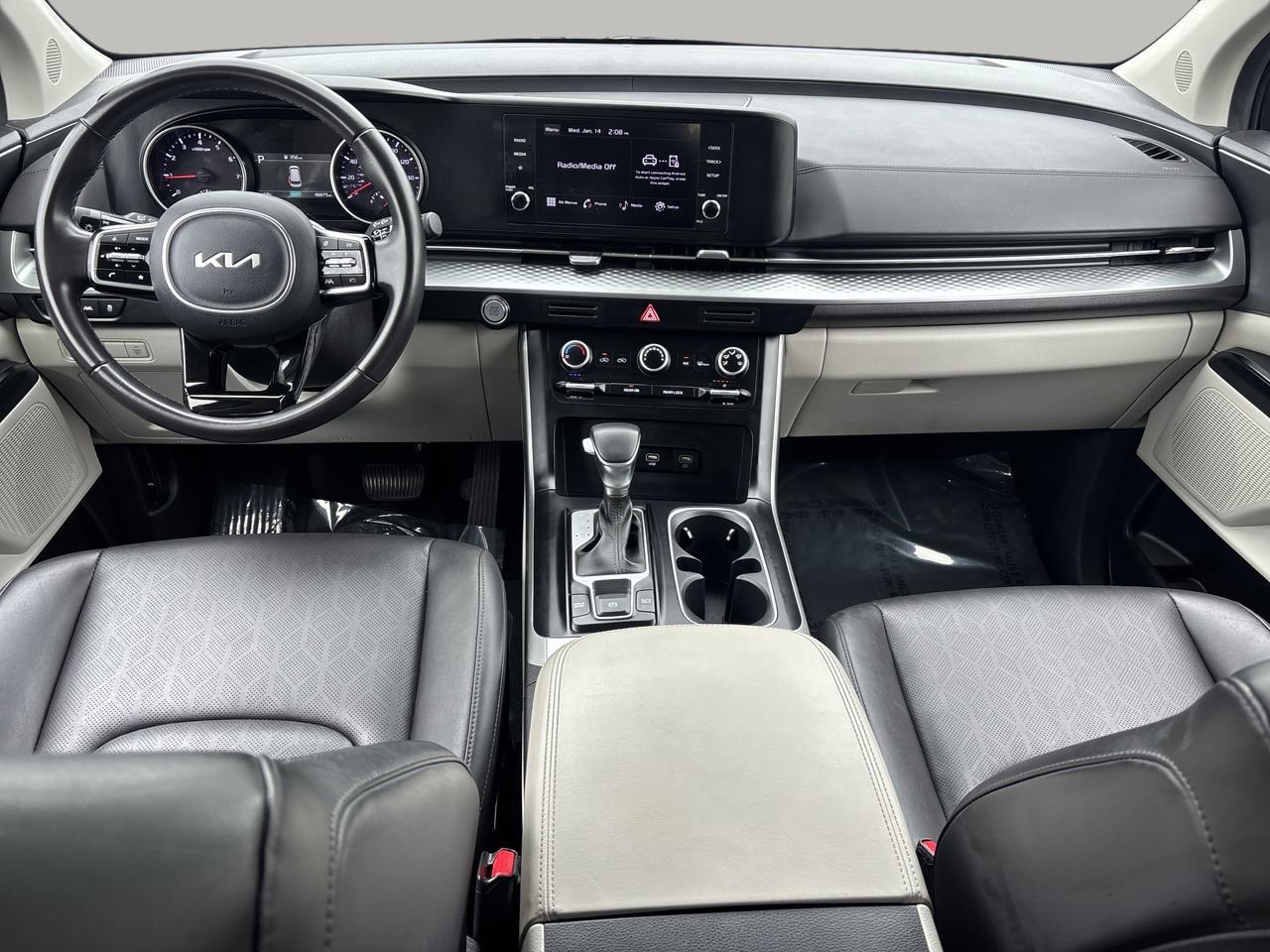 Used 2024 Kia Carnival LX image 12