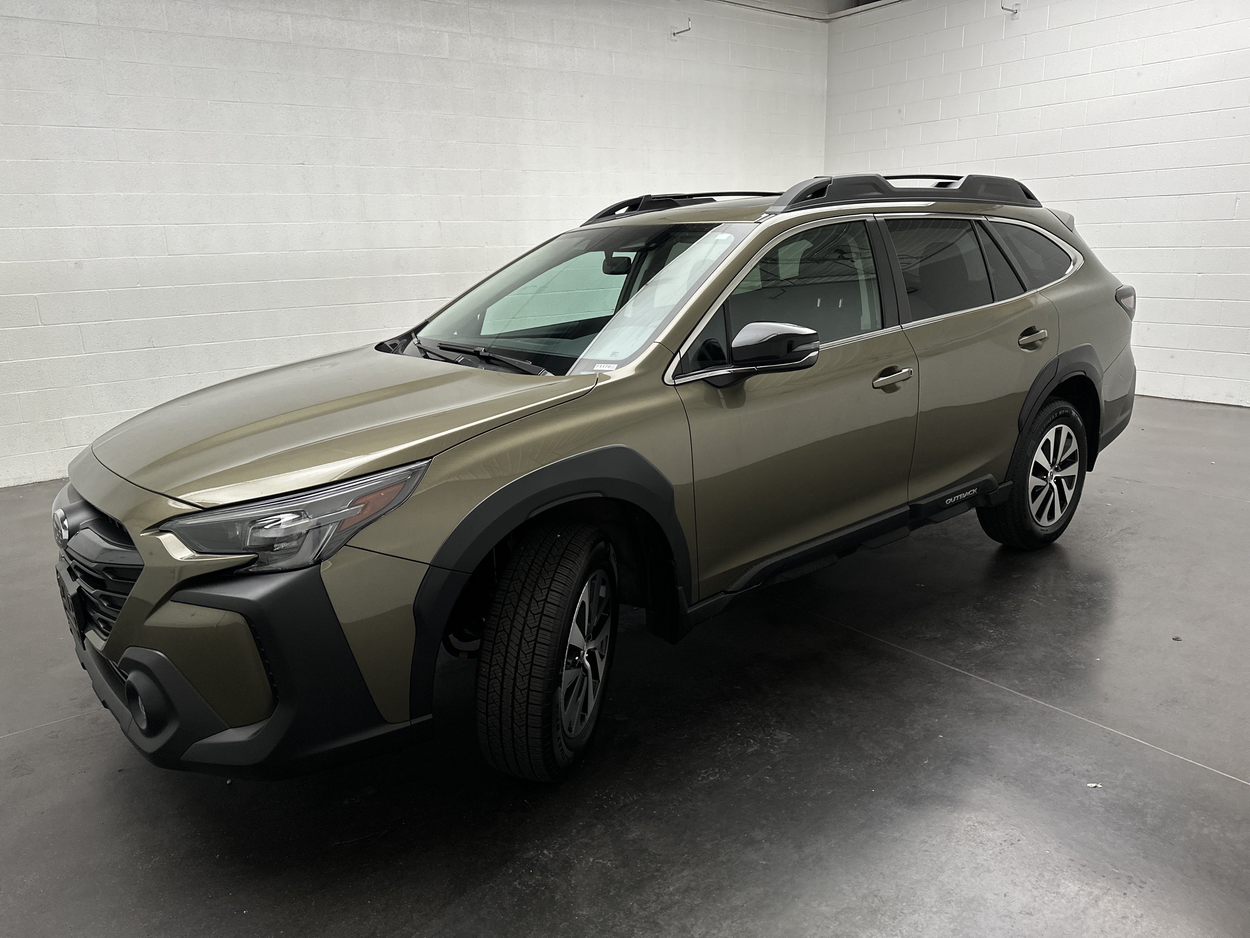 Used 2024 Subaru Outback Premium AWD/4WD image 4