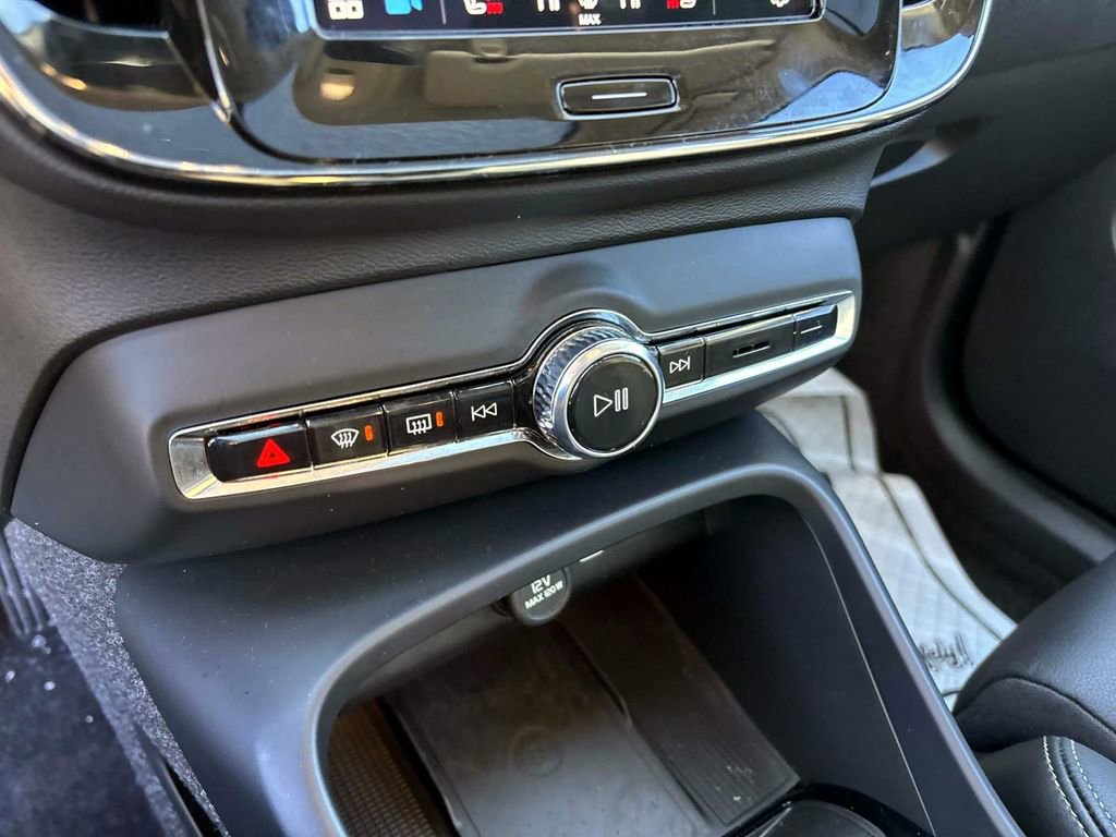 New 2025 Volvo XC40 B5 Plus w/ Protection Package Premier image 21