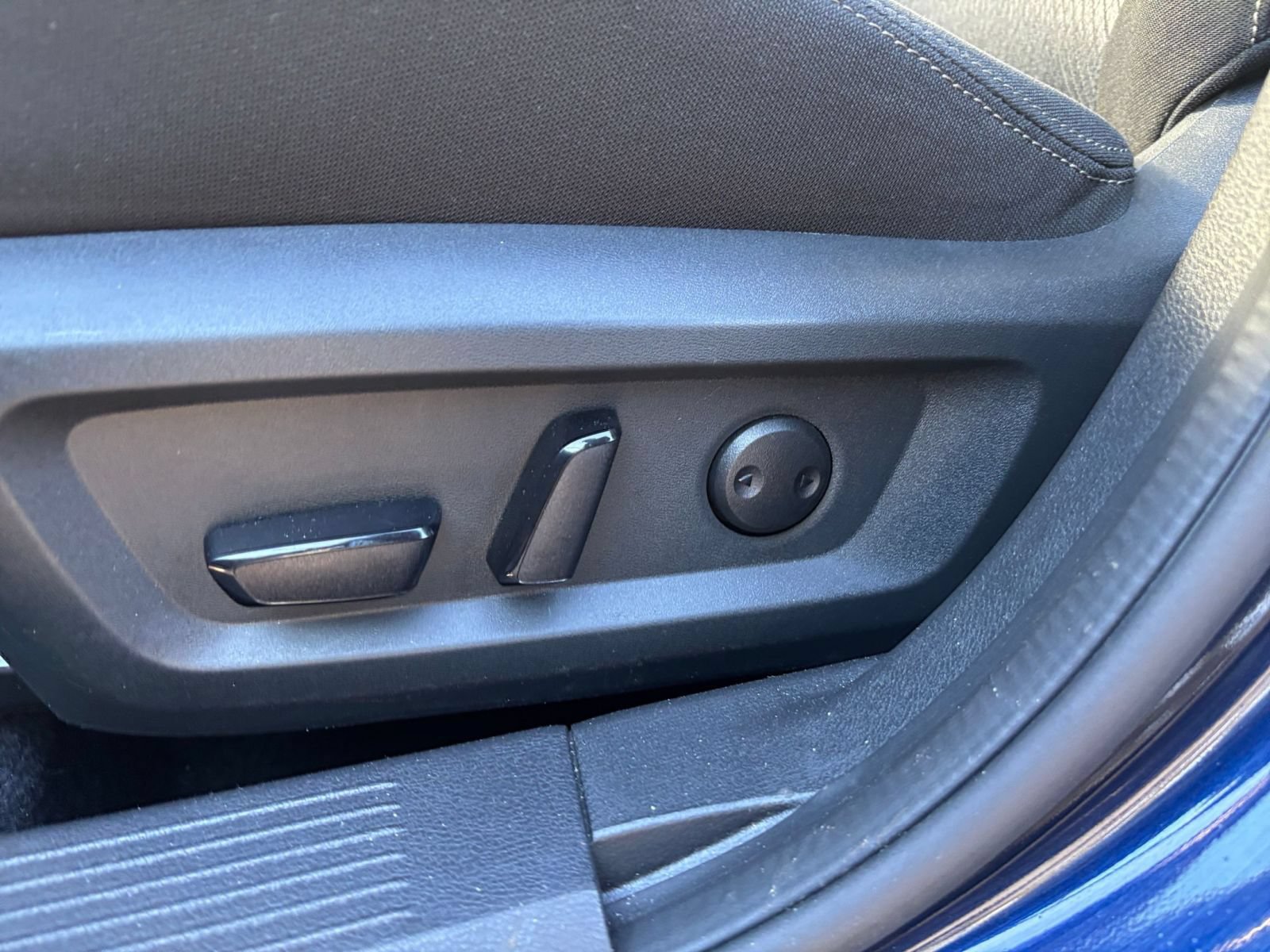 Used 2025 Nissan Rogue SV FWD image 19