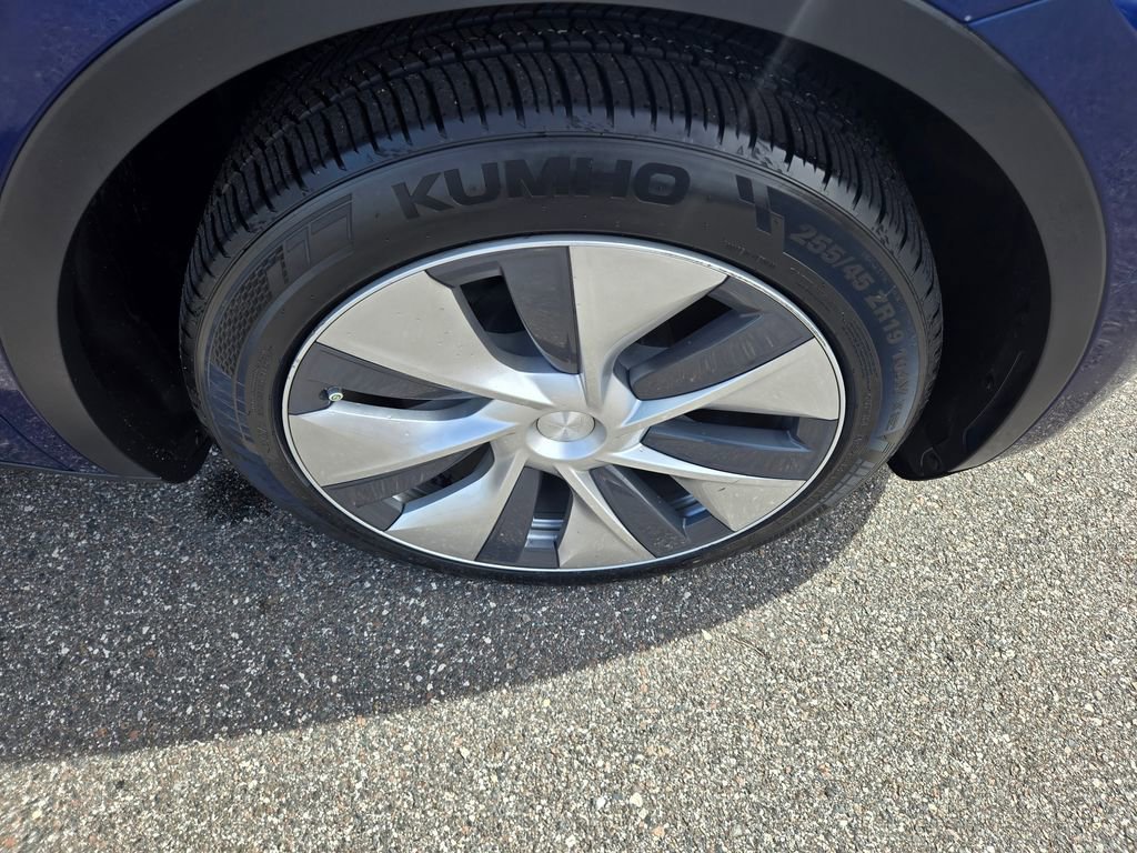 Used 2020 Tesla Model Y Long Range image 11