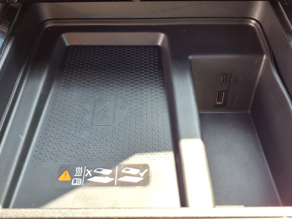 Used 2025 GMC Acadia Elevation image 7