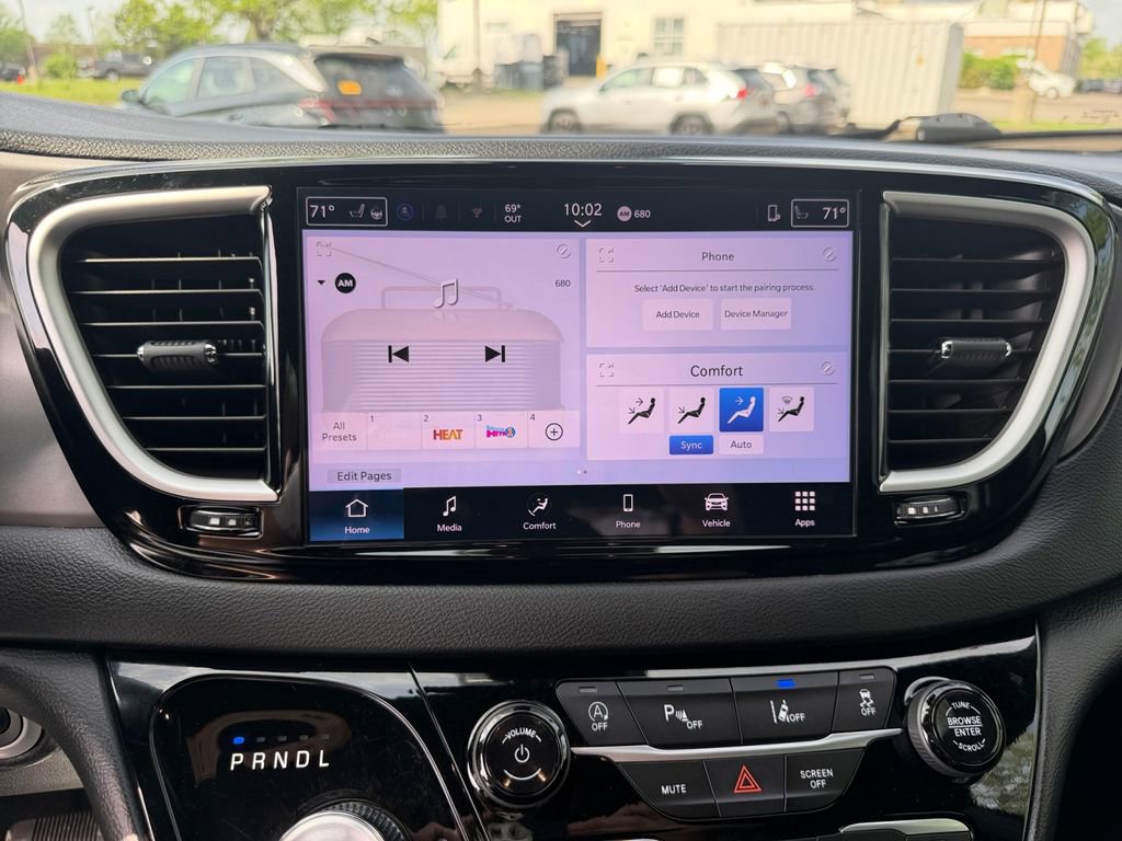 Used 2025 Chrysler Pacifica Select FWD image 20