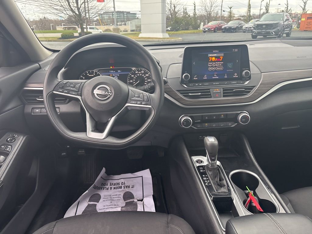 Used 2024 Nissan Altima 2.5 SV FWD image 24