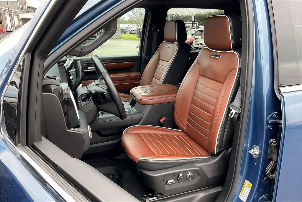 Used 2024 GMC Sierra 3500 Denali Ultimate AWD/4WD image 24