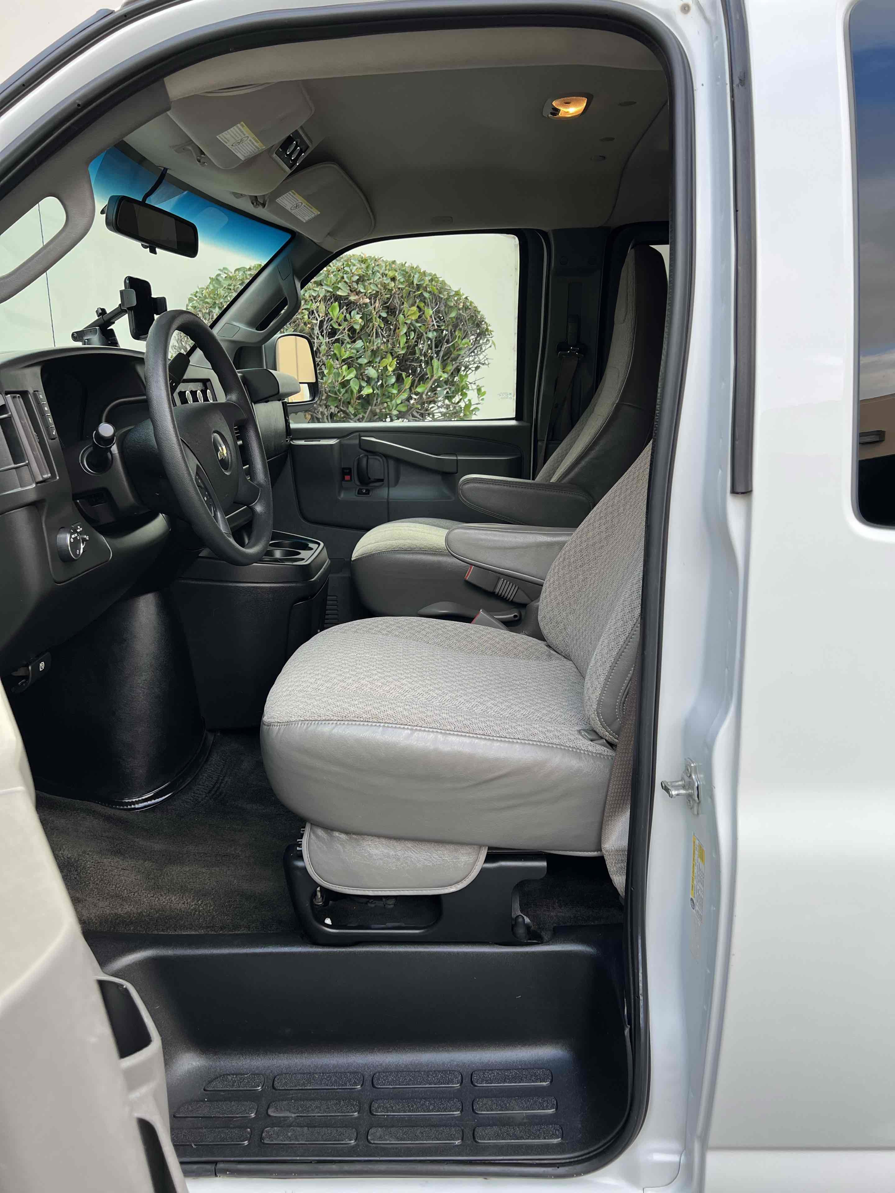 Used 2018 Chevrolet Express 3500 LT w/ LT Preferred Equipment Group RWD image 34