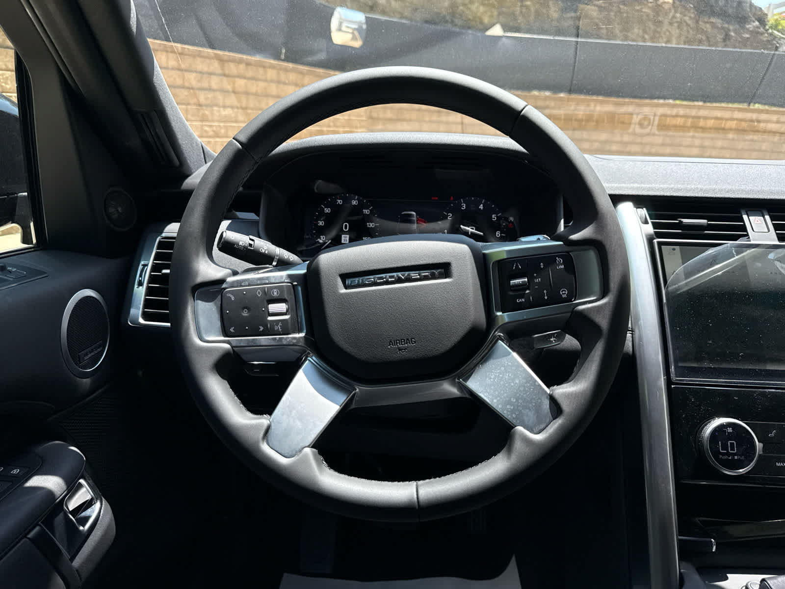Used 2025 Land Rover Discovery S AWD/4WD image 10