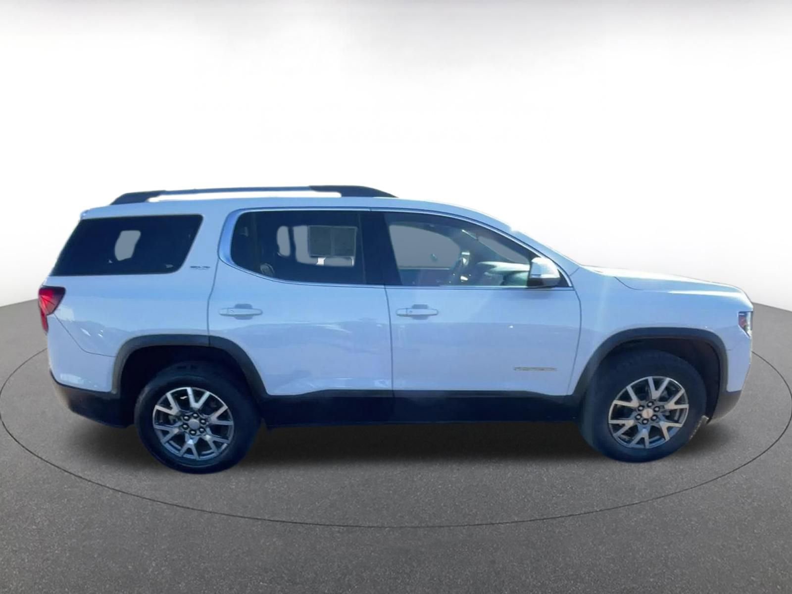 Used 2023 GMC Acadia SLT image 16