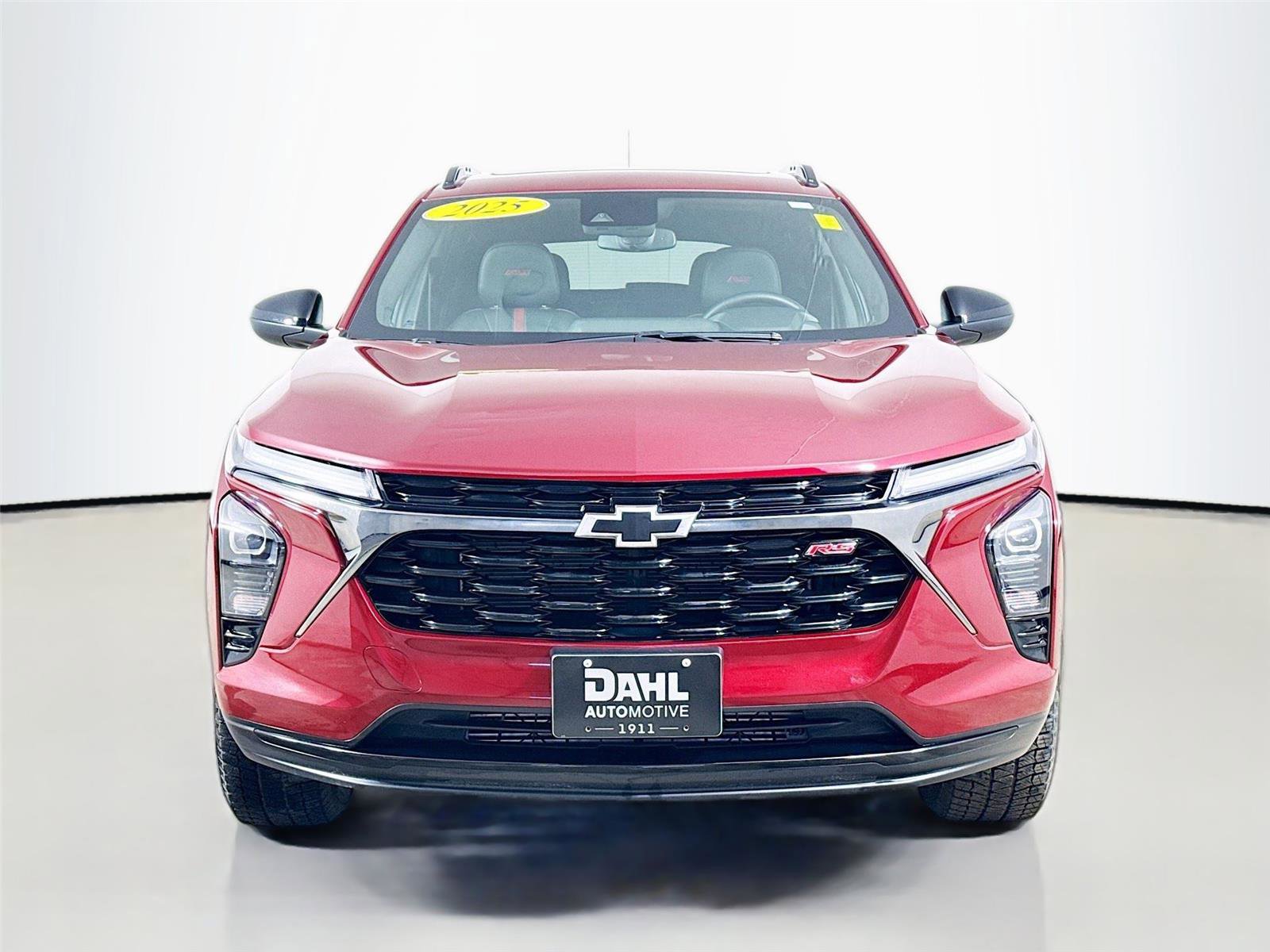 Used 2025 Chevrolet Trax RS w/ Sunroof Package FWD image 3