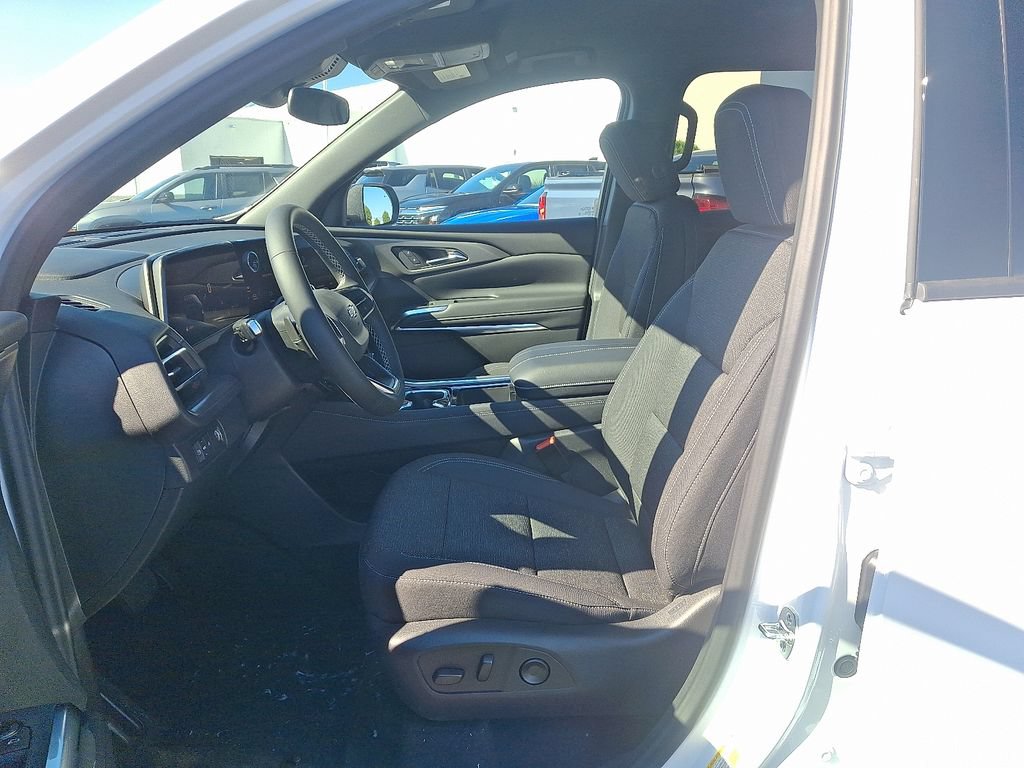 New 2027 Chevrolet Traverse LT w/ Midnight/Sport Edition FWD image 6
