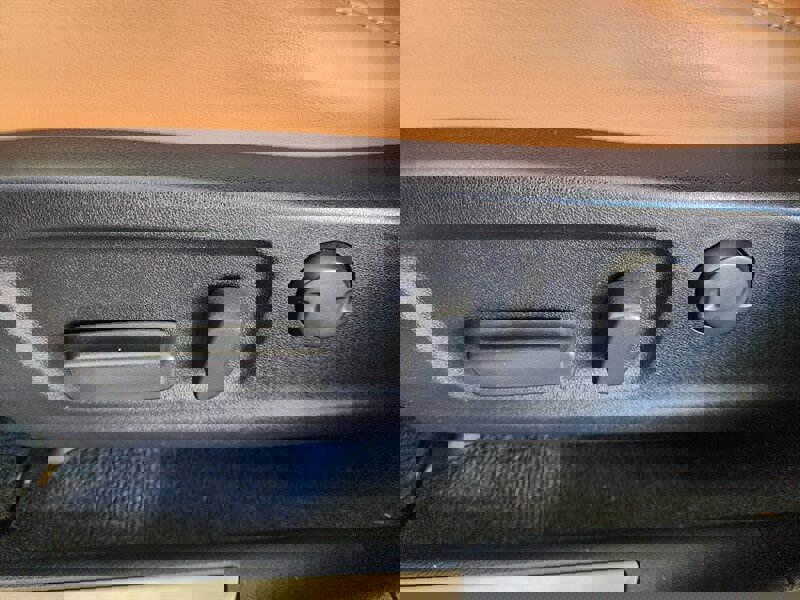 Used 2022 Lexus RX 350L w/ Premium Package image 25