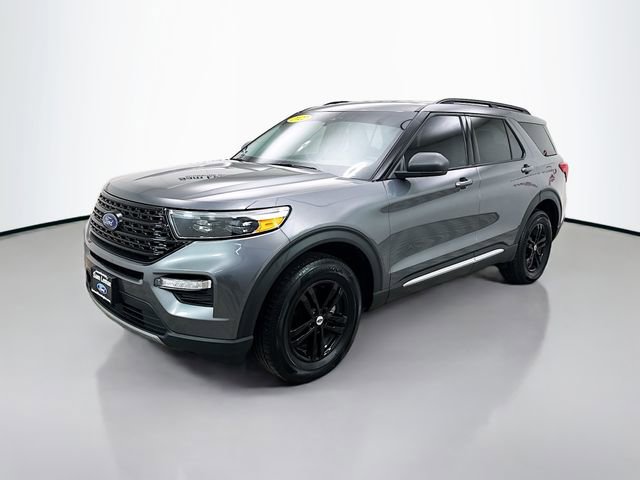 Used 2022 Ford Explorer XLT w/ Equipment Group 202A image 3