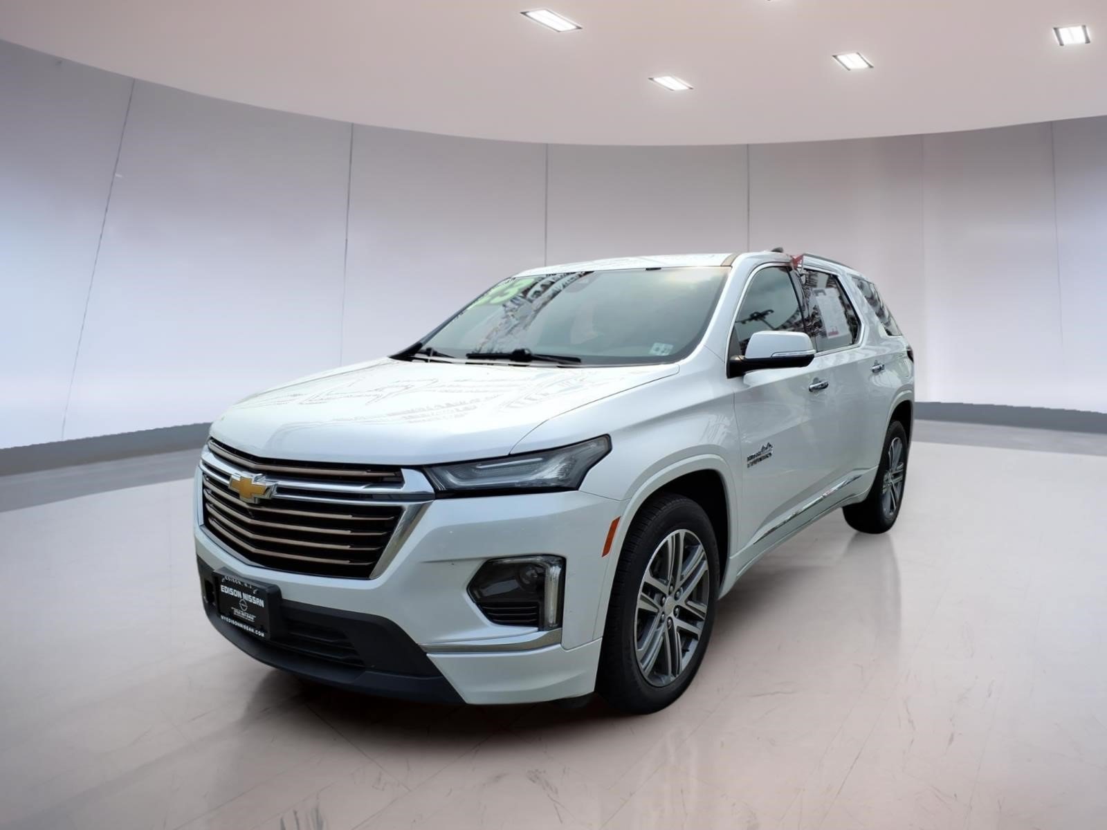 Used 2023 Chevrolet Traverse High Country AWD/4WD image 2