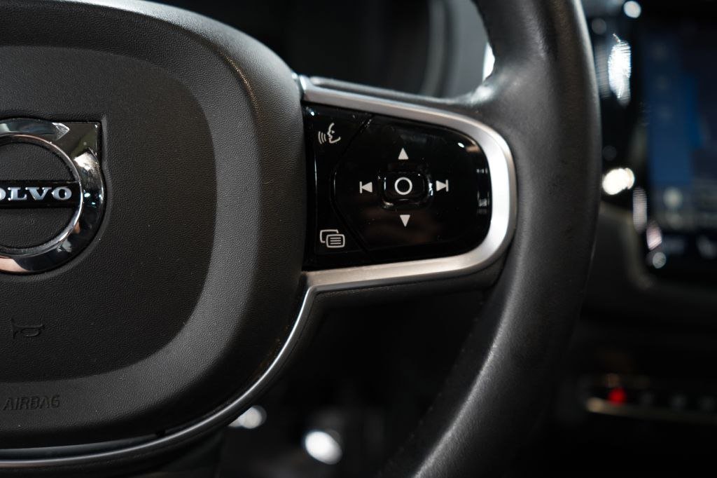 Used 2018 Volvo XC90 T6 Momentum w/ Convenience Package AWD/4WD image 25