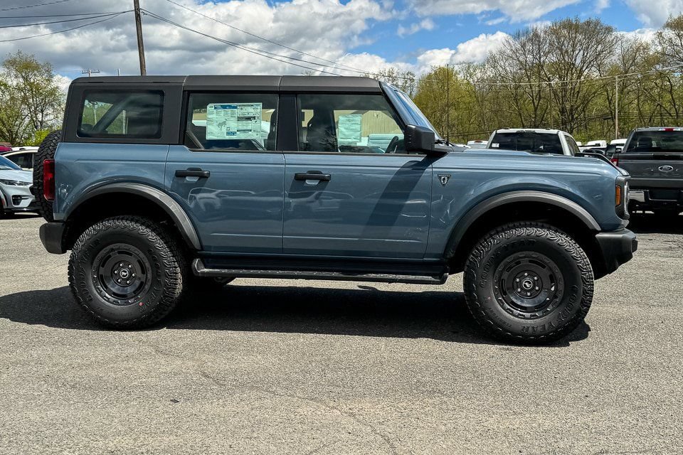 New 2025 Ford Bronco 4-Door w/ Sasquatch Package AWD/4WD image 2
