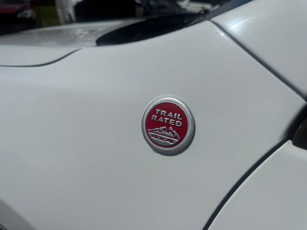 Used 2022 Jeep Cherokee Trailhawk w/ Premium Leather Package AWD/4WD image 10