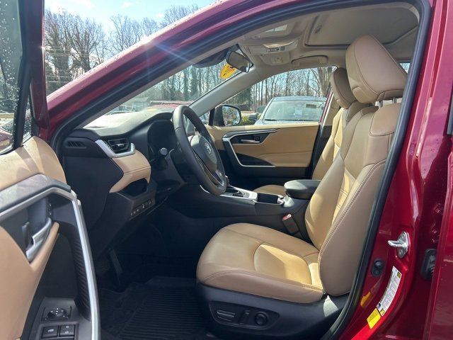 Used 2023 Toyota RAV4 XLE Premium image 12