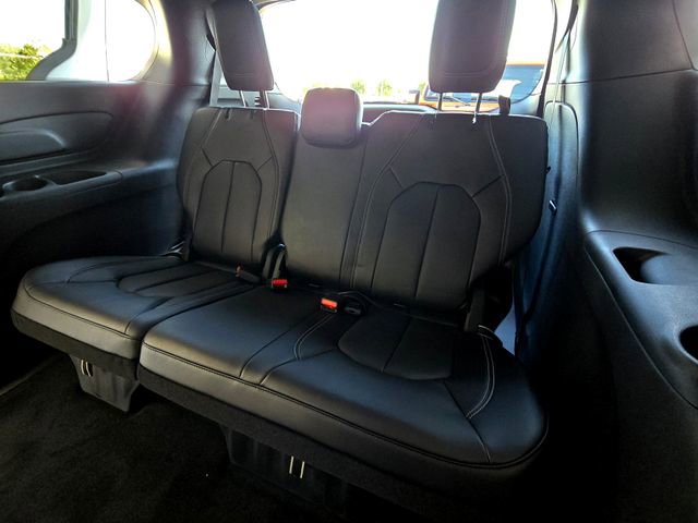 New 2026 Chrysler Pacifica Select image 23