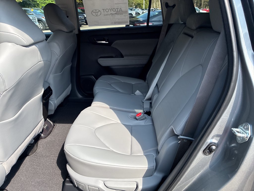 New 2026 Toyota Highlander XLE AWD/4WD image 16