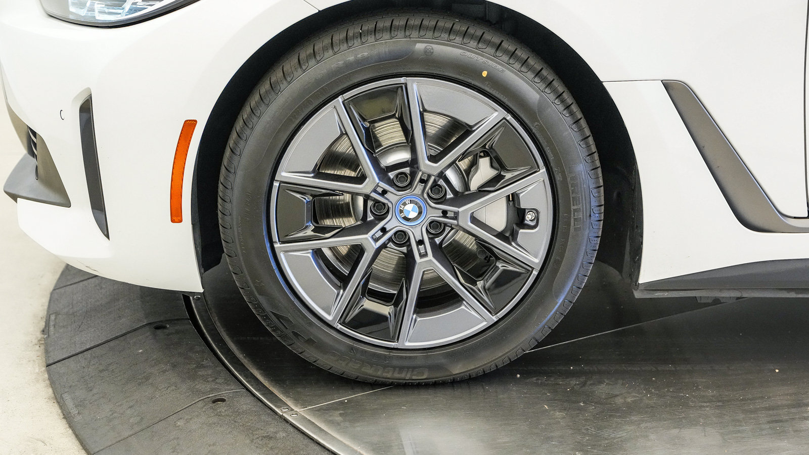 Used 2023 BMW i4 eDrive35 w/ Premium Package RWD image 11