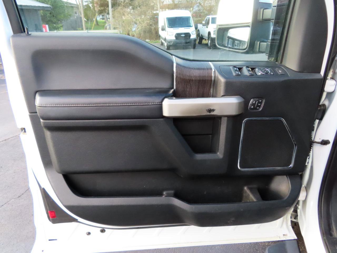 Used 2021 Ford F350 Lariat w/ Chrome Package image 27