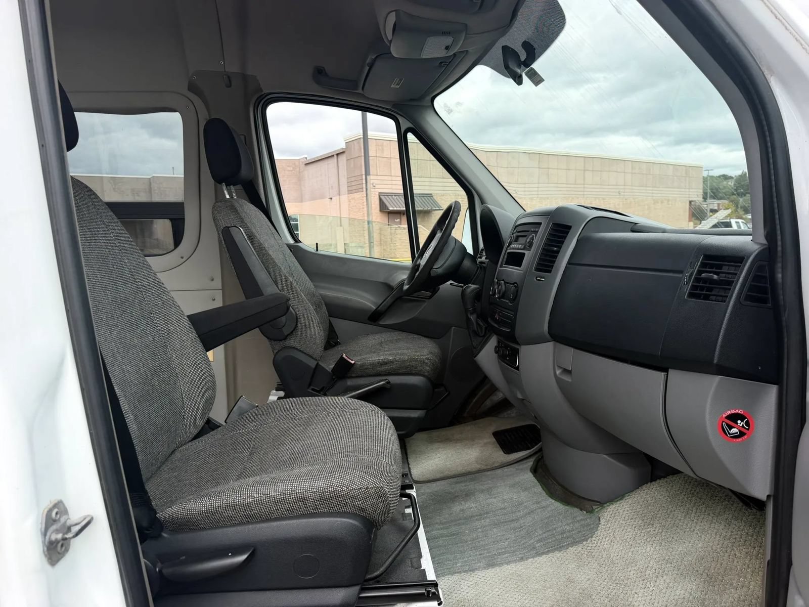 Used 2010 Mercedes-Benz Sprinter 2500 image 14