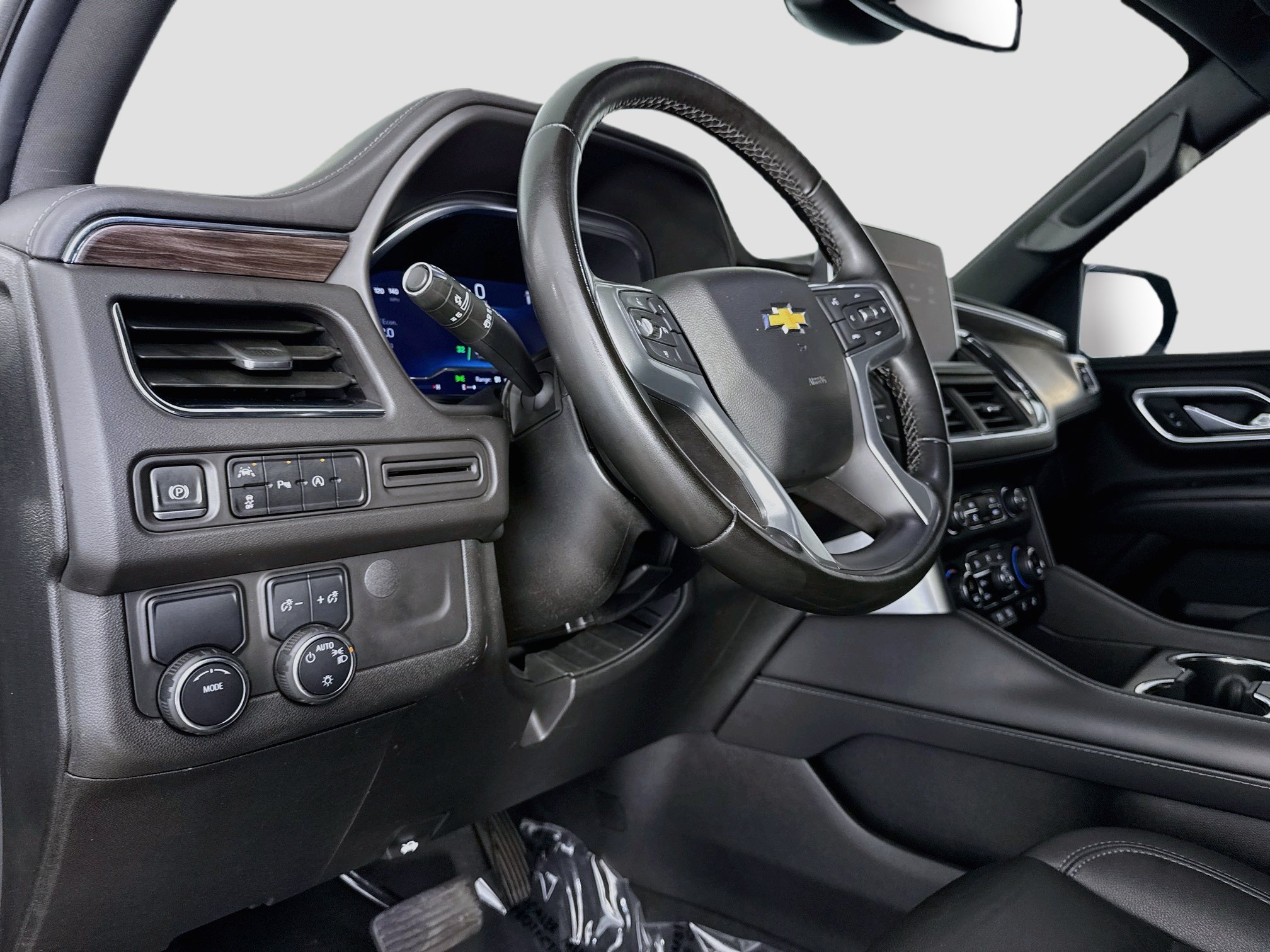 Used 2024 Chevrolet Suburban LT RWD image 11