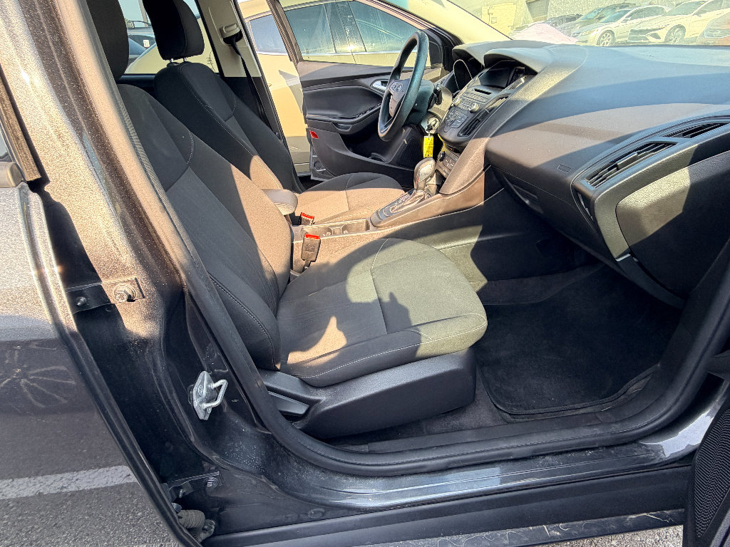 Used 2017 Ford Focus SE FWD image 21