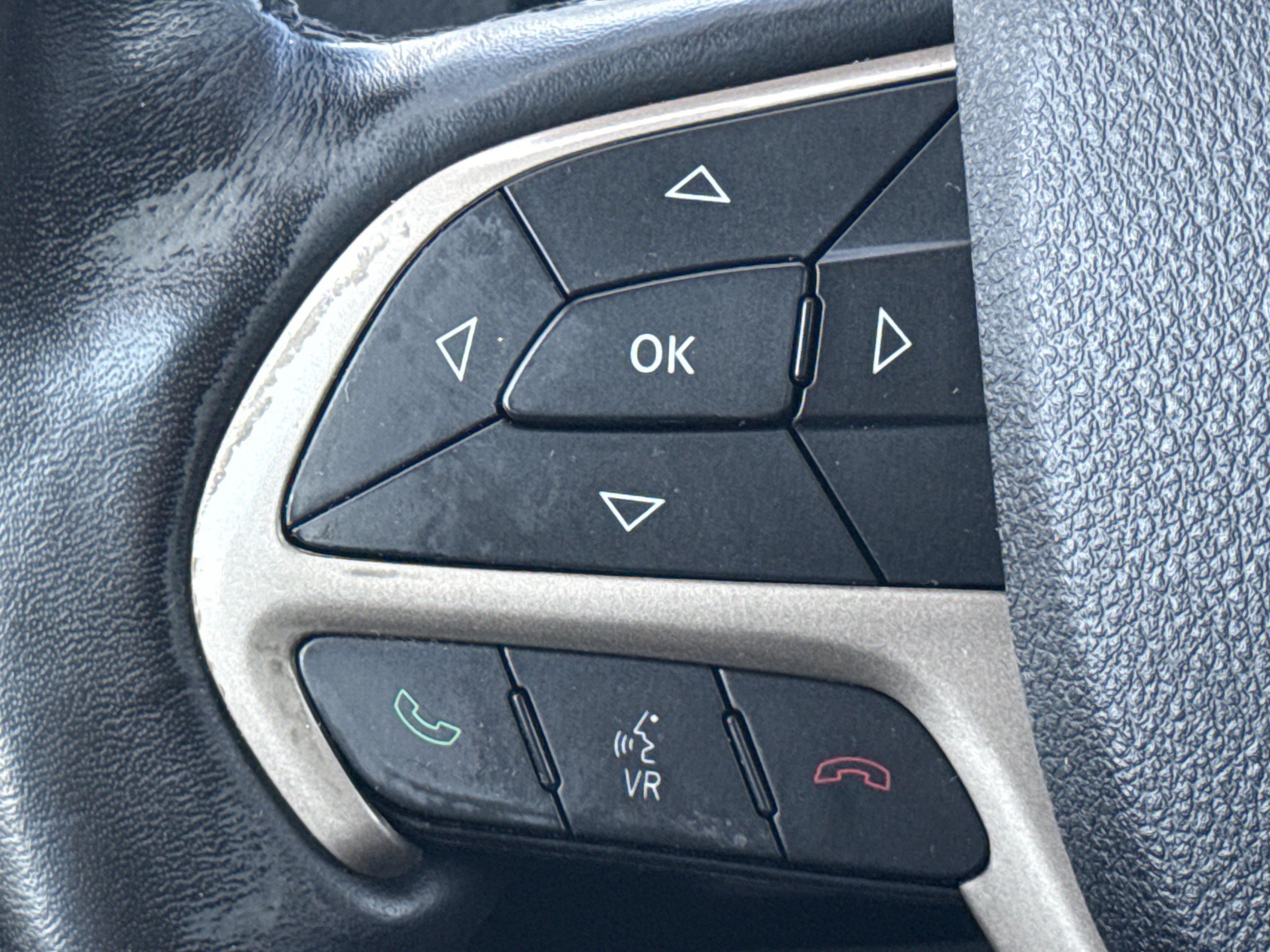 Used 2016 Jeep Cherokee Sport w/ Cold Weather Group FWD image 19