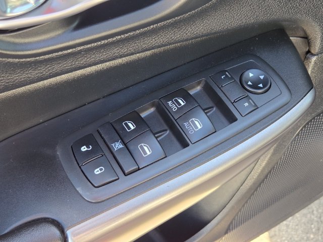 Used 2019 Jeep Cherokee Limited FWD image 22