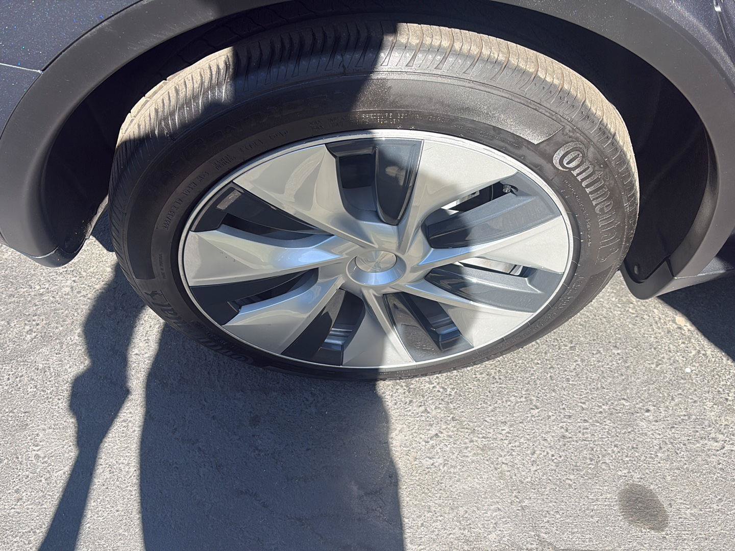Used 2023 Tesla Model Y 2WD image 16