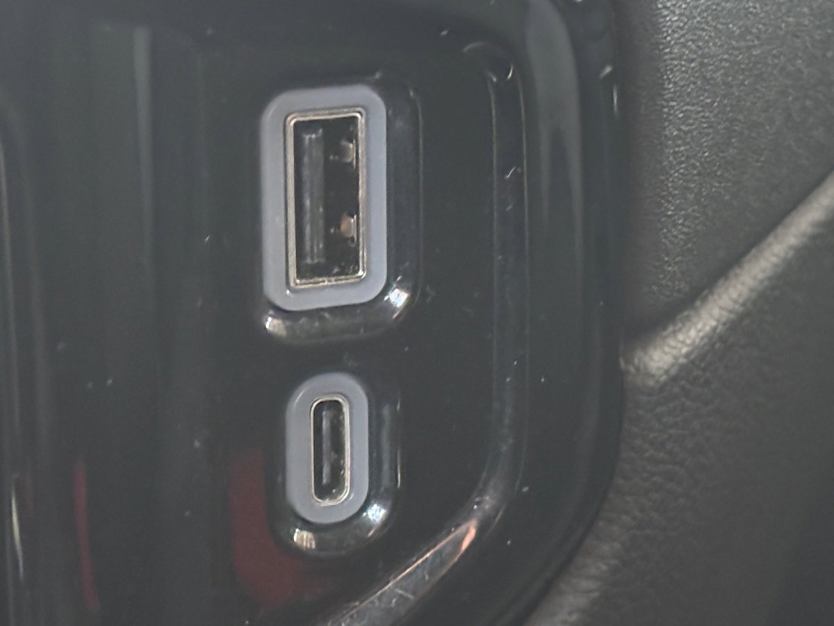 Used 2024 GMC Sierra 1500 SLT AWD/4WD image 6