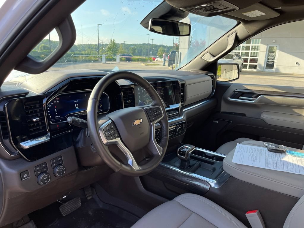 Used 2024 Chevrolet Silverado 1500 LTZ w/ LTZ Premium Package AWD/4WD image 7