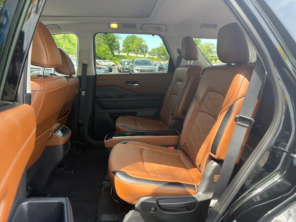 Used 2024 Nissan Pathfinder Platinum FWD image 35
