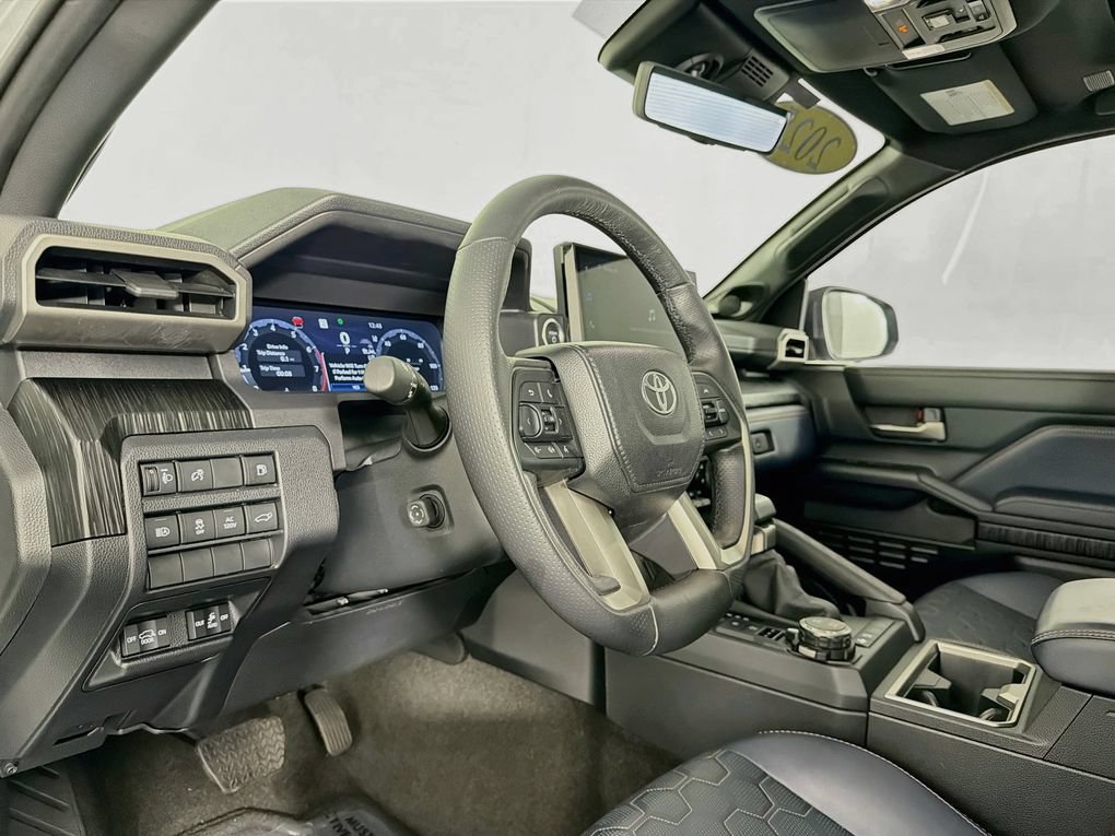 Used 2025 Toyota 4Runner Platinum AWD/4WD image 14
