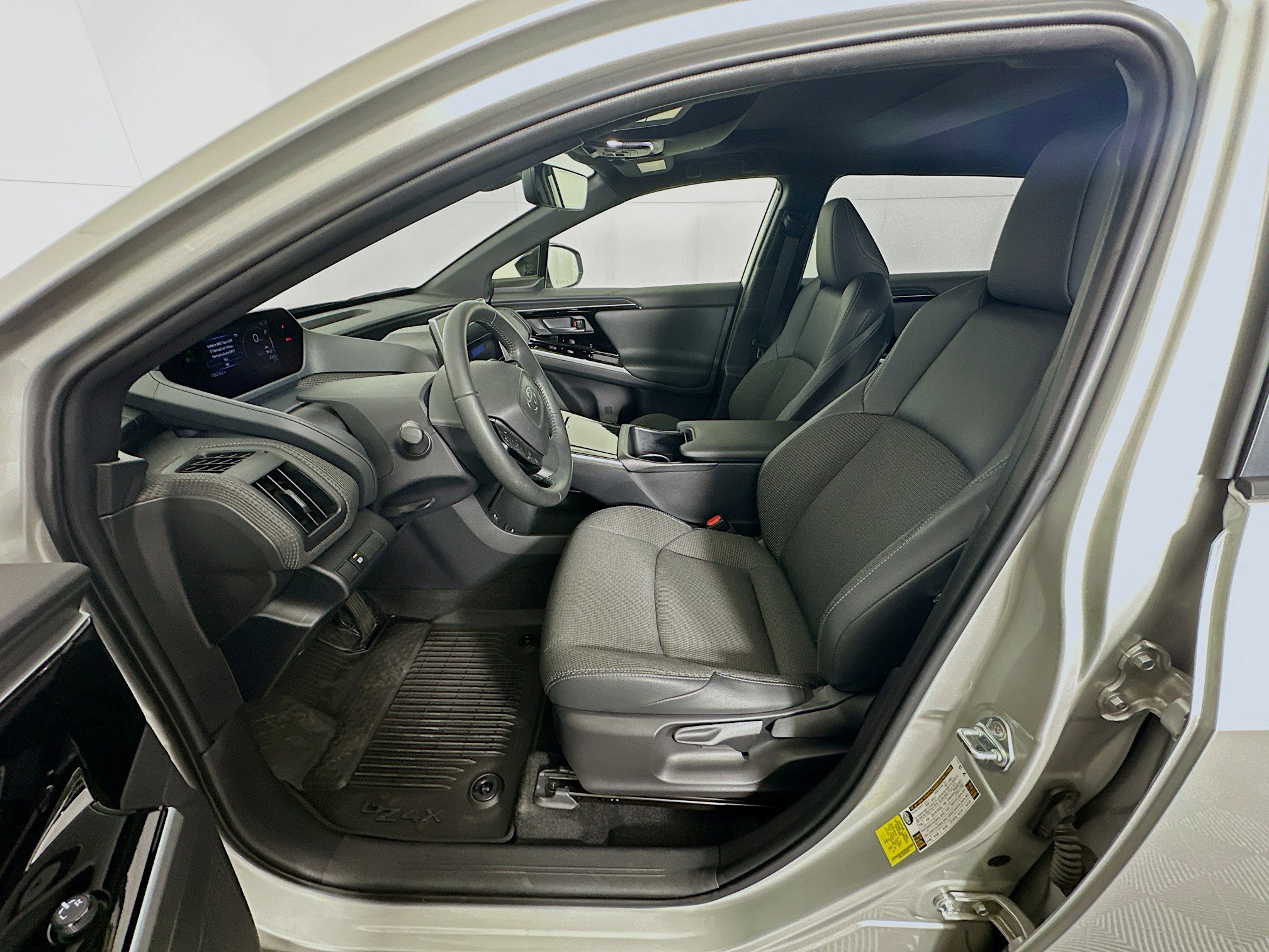 Used 2023 Toyota bZ4X XLE w/ Weather Package FWD image 13