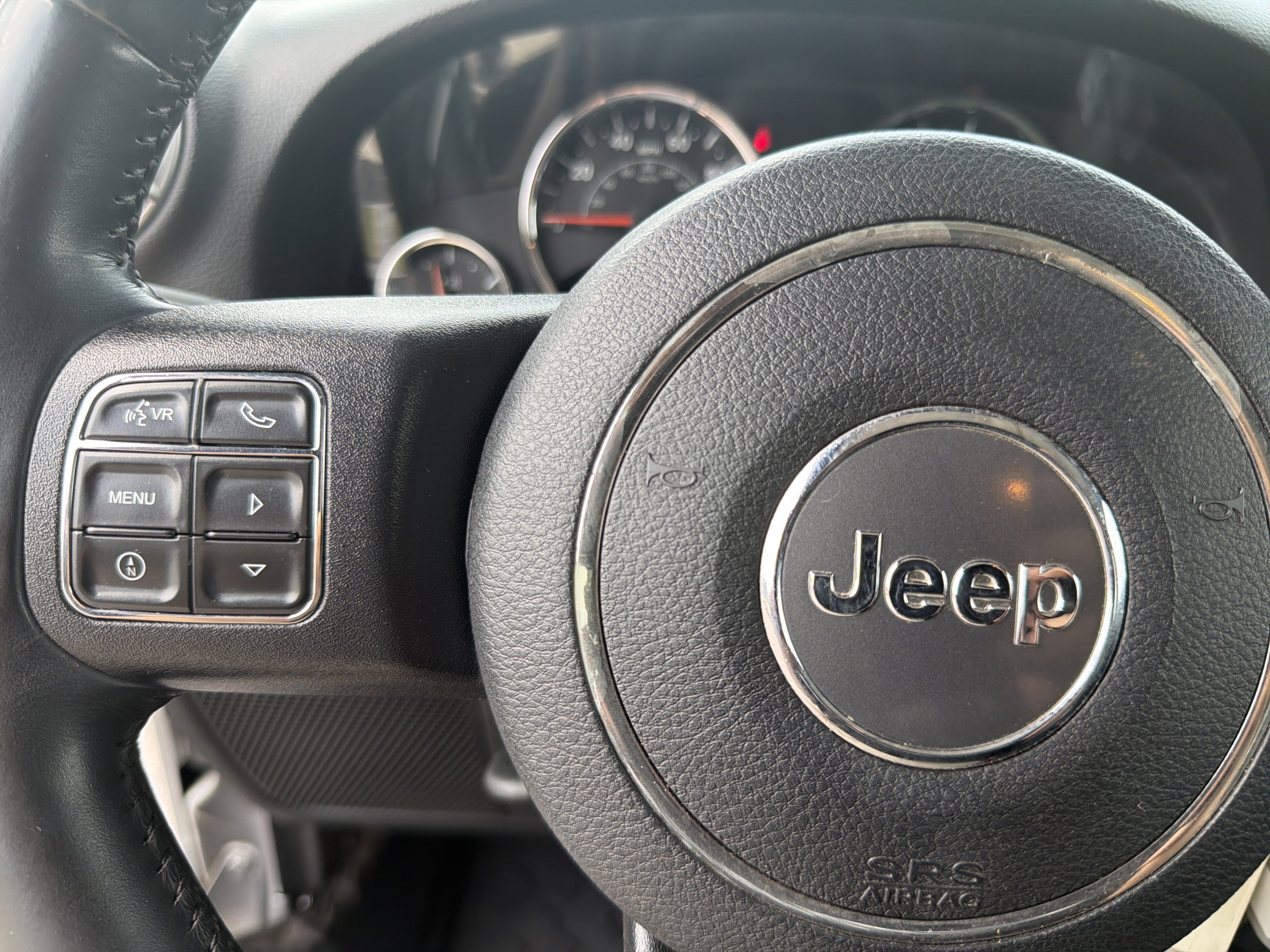 Used 2017 Jeep Wrangler Unlimited Sahara w/ Connectivity Group AWD/4WD image 8