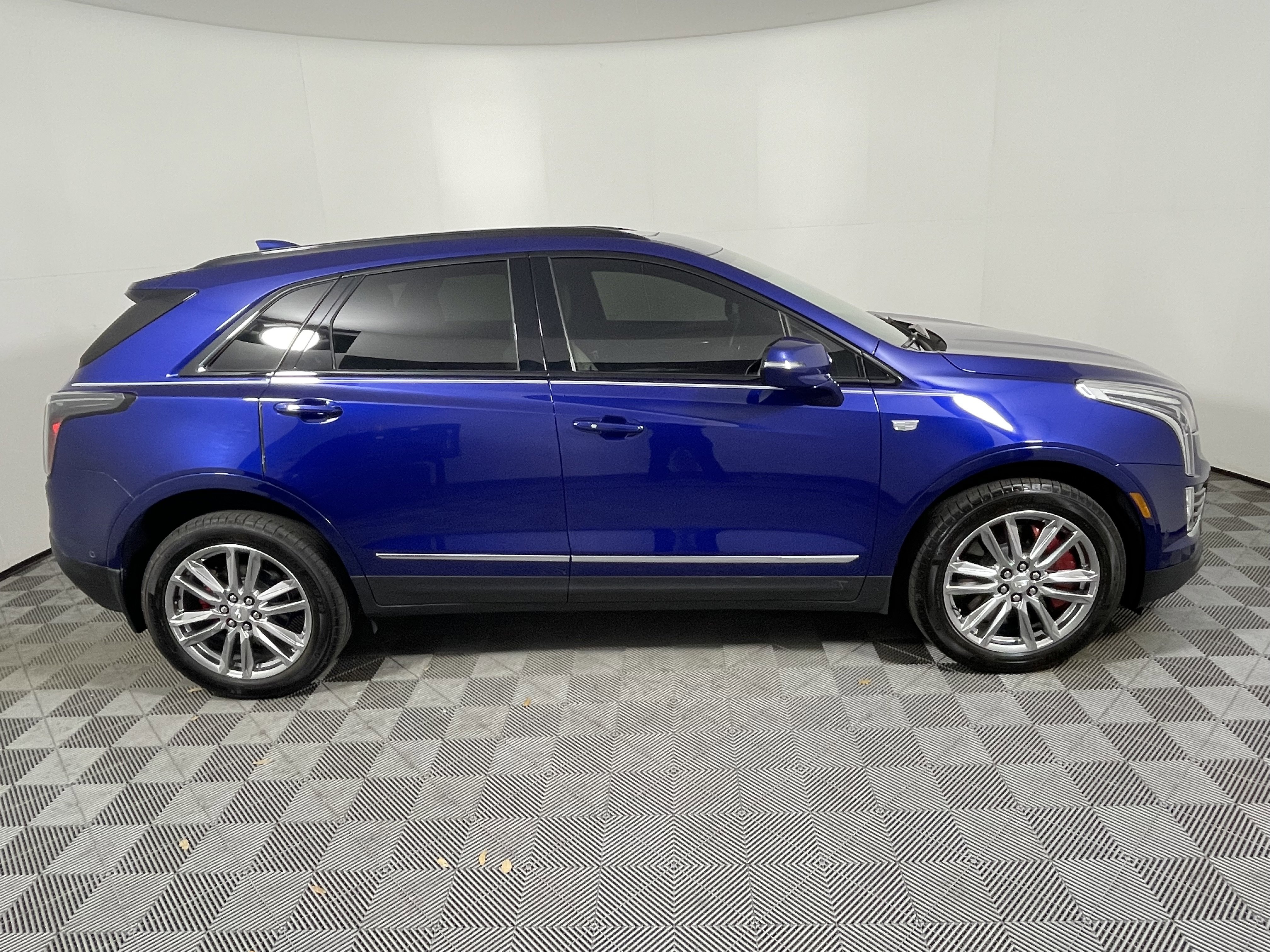 Used 2023 Cadillac XT5 Sportv w/ Technology Package AWD/4WD image 6