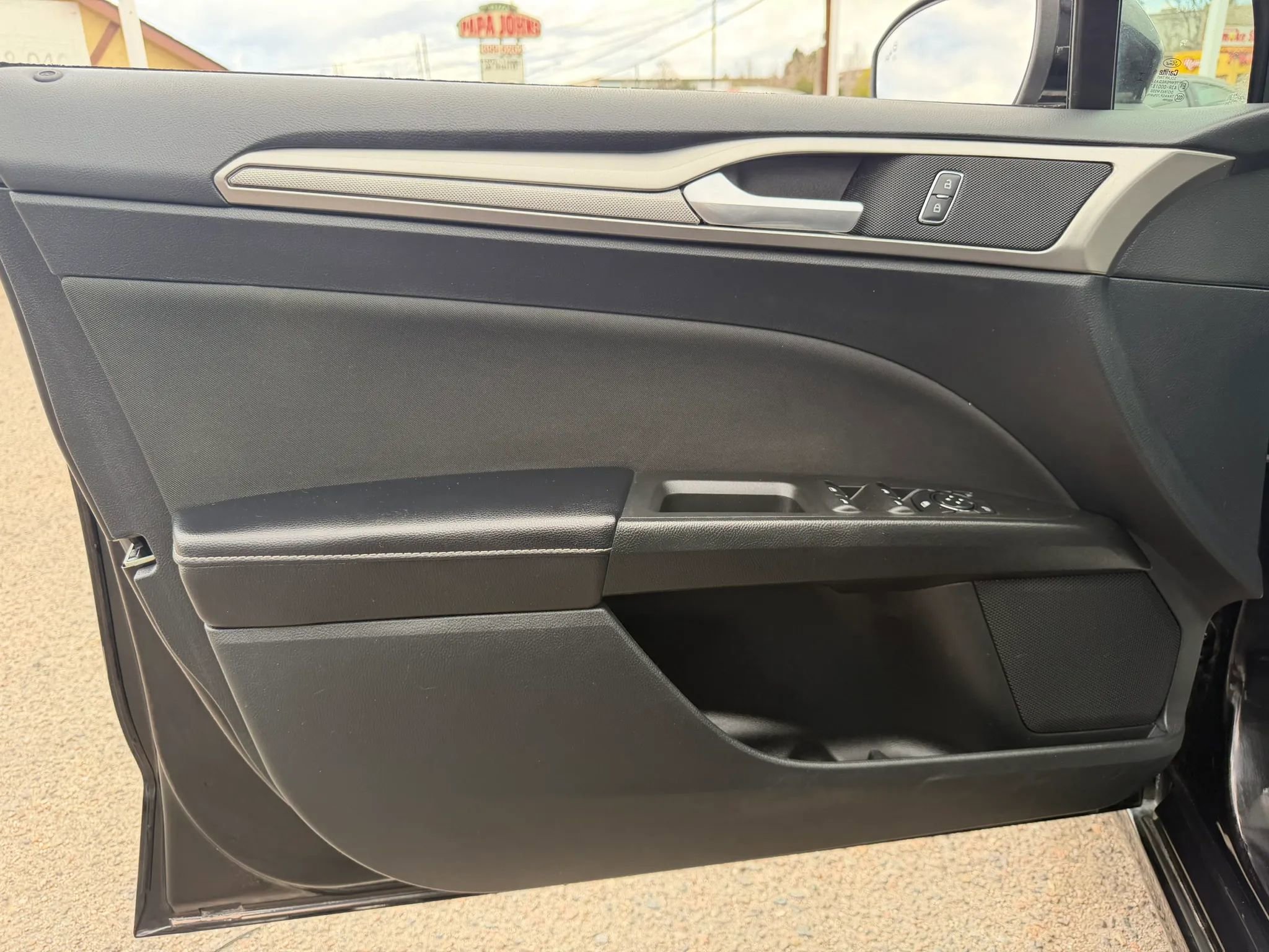 Used 2019 Ford Fusion SE image 12